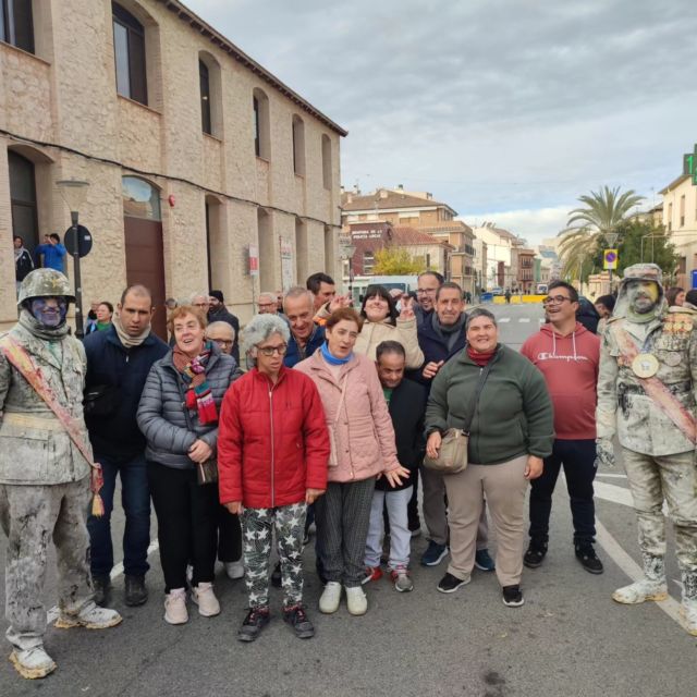 Un año más acudimos junto al voluntariado de ACODIP a nuestra cita con Els Enfarinats, una tradición ibense que nos encanta.
También hemos celebrado el cumpleaños de nuestro compañero Antonio con un buen desayuno en @lanovatartana a la que agradecemos el buen trato que nos dan siempre que vamos.
#navidad2023 
#voluntariadoACODIP
#Ibi
#tradicionesibenses
#enfarinats
#inclusion