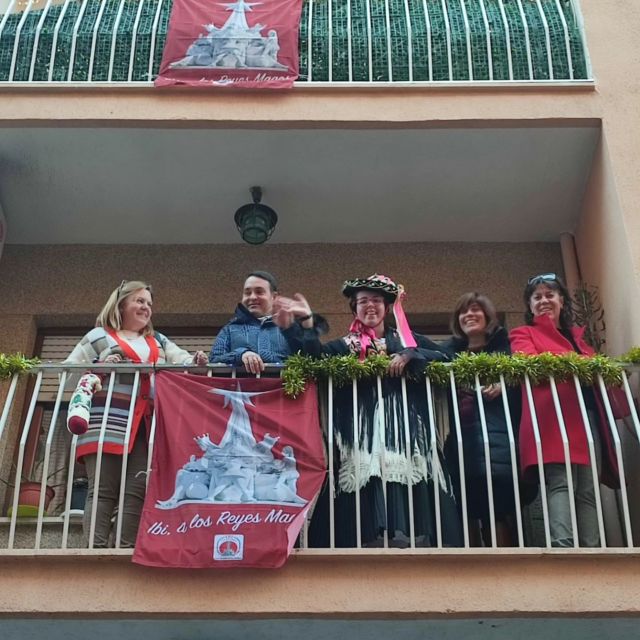 Hoy hemos acompañado a nuestra compañera Clara, Reina de la Dançà Fadrins 2023, en un día muy especial para ella. 
#navidad2023 
#voluntariadoACODIP 
#Ibi 
#festesdhivern 
#inclusion