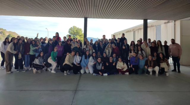 Ayer visitamos el CIP FP Batoi de Alcoi para dar a conocer nuestro programa de ocio, tiempo libre y voluntariado a los distintos ciclos formativos de la rama social que tienen. Muchas gracias @cipfpbatoi por abrirnos vuestras puertas y ayudar a que nuestro programa continúe creciendo día a día. 
#voluntariadoacodip 
#ACODIP 
#Charlas
#institutos 
#voluntariado