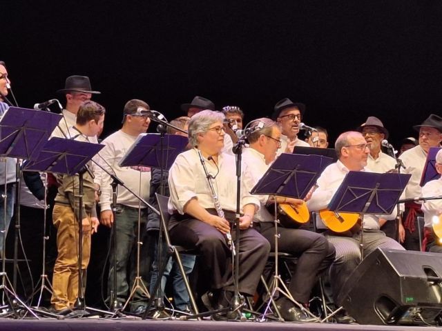 Ayer fue una tarde para el recuerdo.
El Teatro Río fue escenario una vez más del Concierto de Parrandas a beneficio de Acodip. La Dolça Parranda de Tibi y El Portell de Castalla se superan año tras año.
¡¡¡ Cúanto sabéis transmitir y todo bueno. Sóis unos fenómenos !!!
MIL GRACIAS, nunca os estaremos lo suficientemente agradecidos❤️❤️❤️
Nuestros chicos y chicas disfrutaron a tope y luego les hicieron entrega de unos detalles elaborados por ellos mismos.
ACODIP aprovechó para presentar su nuevo logotipo, del cual os hablaremos en estos días.
Además el Concierto nos deparó sorpresas...

#acodip 
#centroocupacionalsanpascual 
#dolçaparranda 
#parrandaelportell